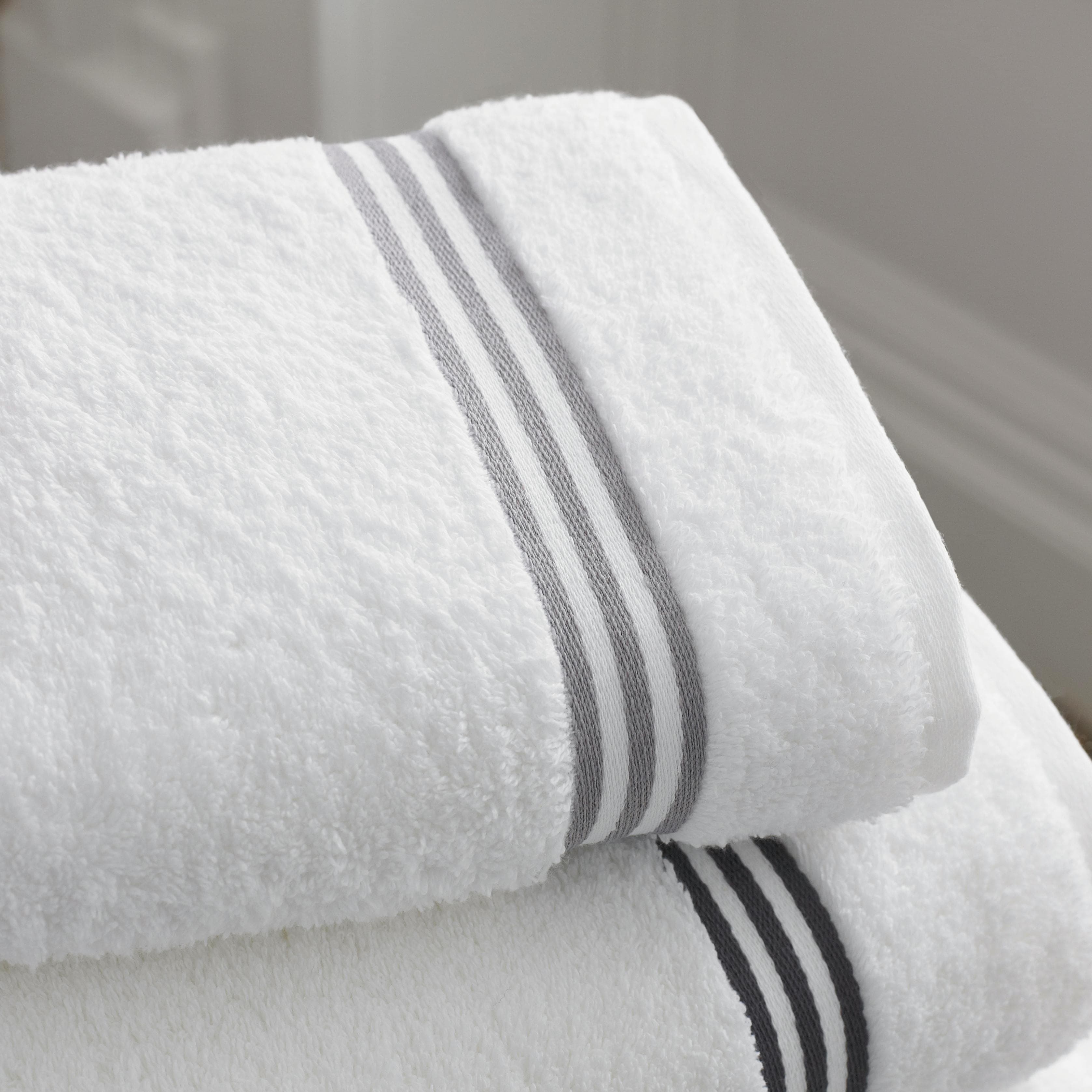 Soft Microfiber Bath Towel - Quick Dry & Ultra Absorbent
