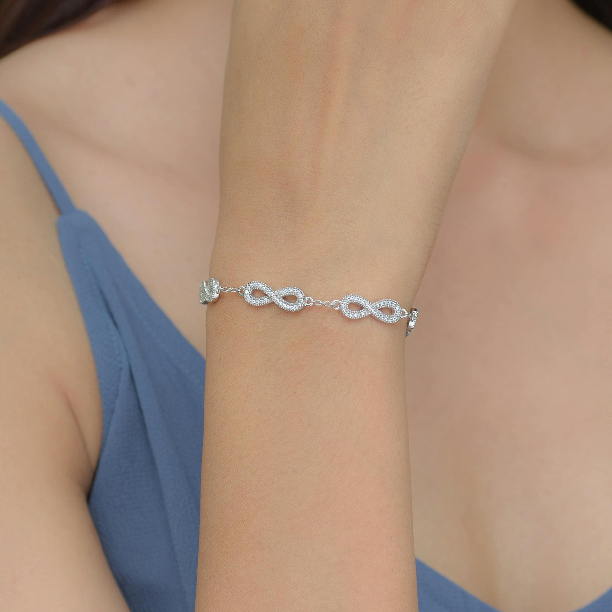 Elegant Silver Bracelet with Diamond Accents