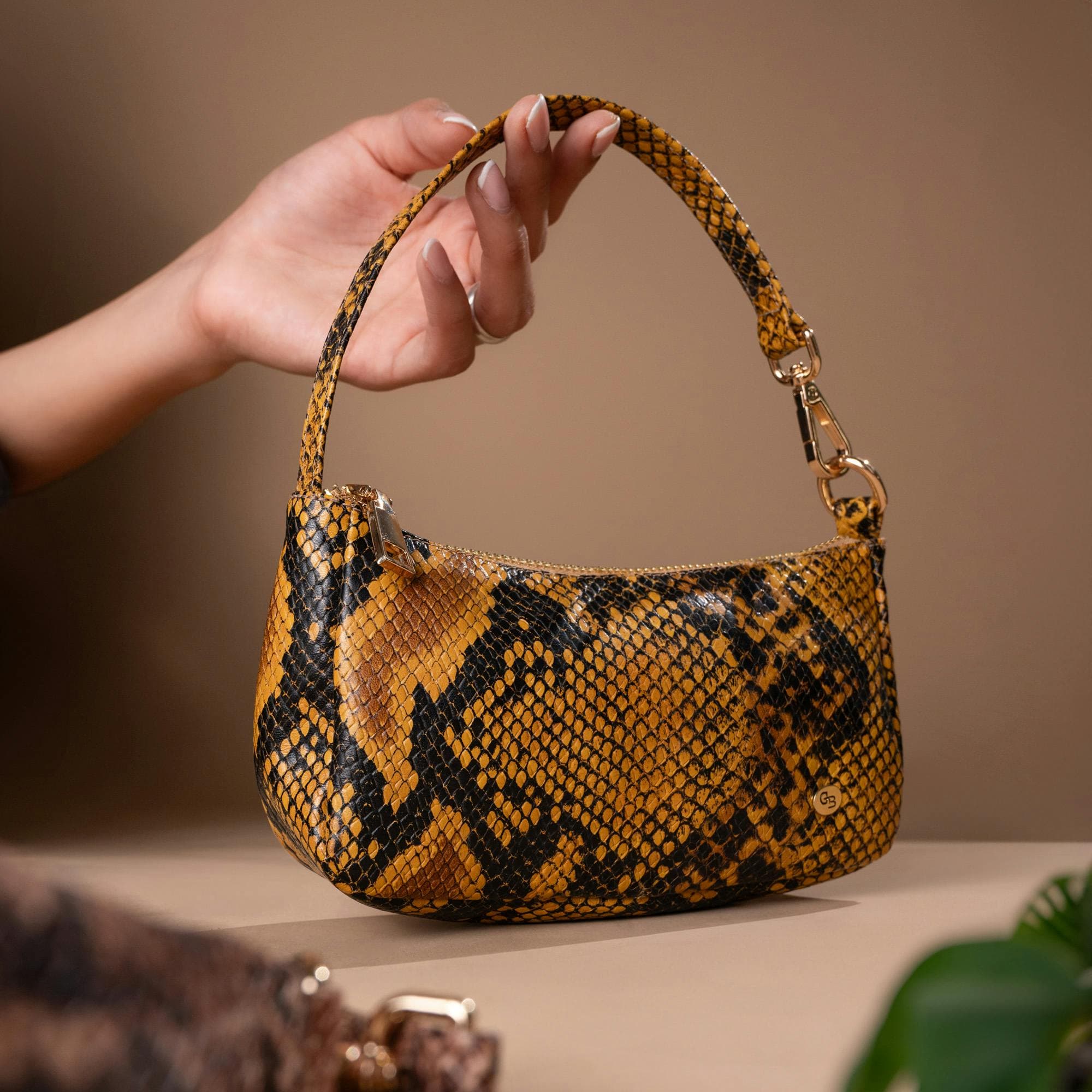 Stylish Women’s Handbag with Spacious Interior & Premium Finish